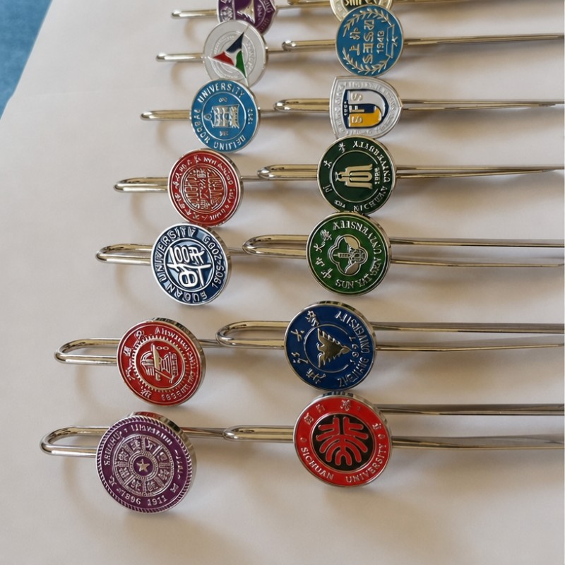 Semne de carte metalice comemorative ale universității cu logo personalizat Semne de carte metalice comemorative ale universității cu logo personalizat