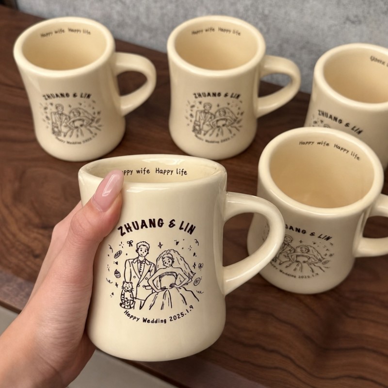 Cana de cafea din ceramică cu logo personalizat în formă de talie